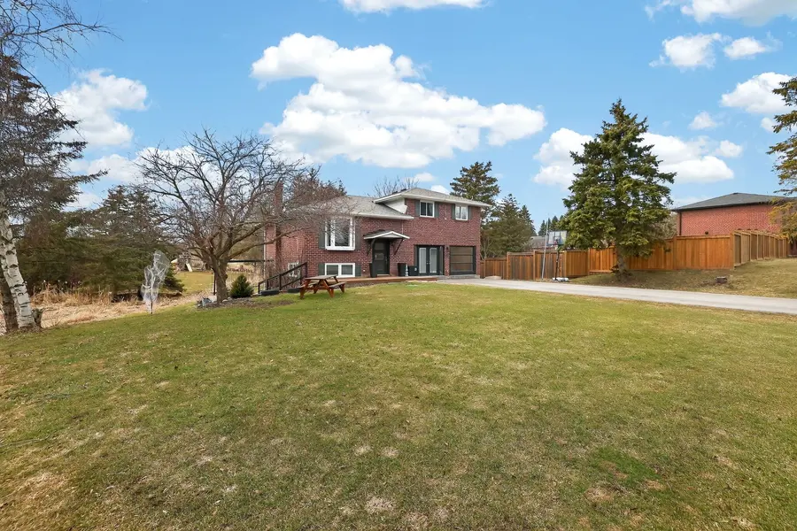 10 Catherine ST, Adjala-tosorontio, ON L0G 1L0