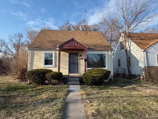 16828 W Chicago ST, Detroit, MI 48228