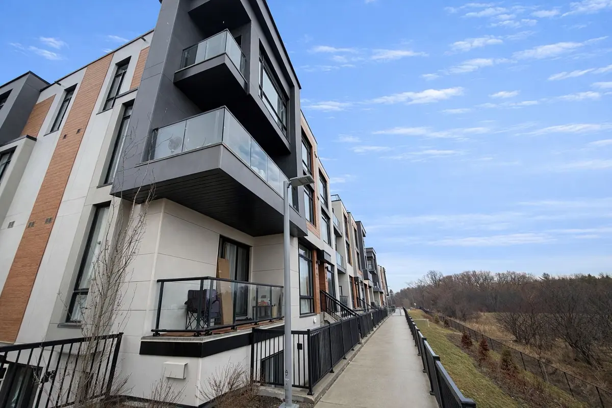 5 Steckley House LN #714, Richmond Hill, ON L4S 1M4