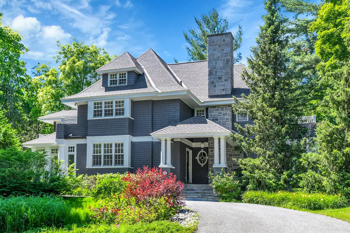 597 Mariposa AVE, Rockcliffe Park, ON K1M 0S3