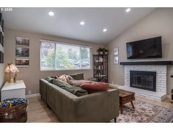 10 CARMEL CT, Roseburg, OR 97470