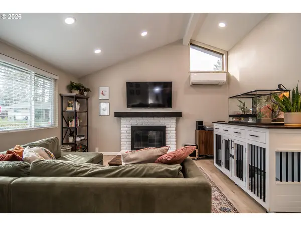 10 CARMEL CT, Roseburg, OR 97470