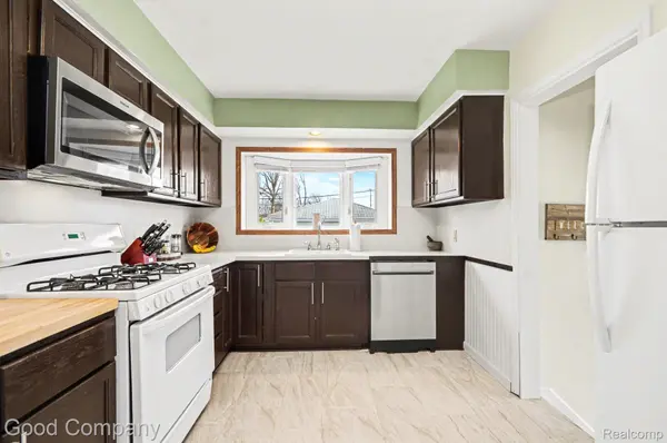 28900 Ursuline ST, Stclairshorescity_macomb, MI 48081