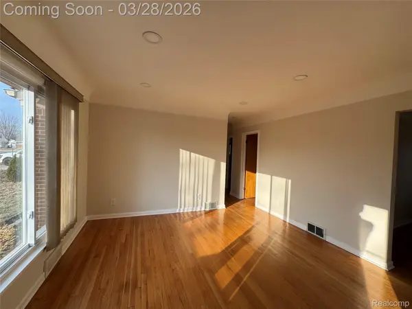 6326 Lathers ST, Garden City, MI 48135