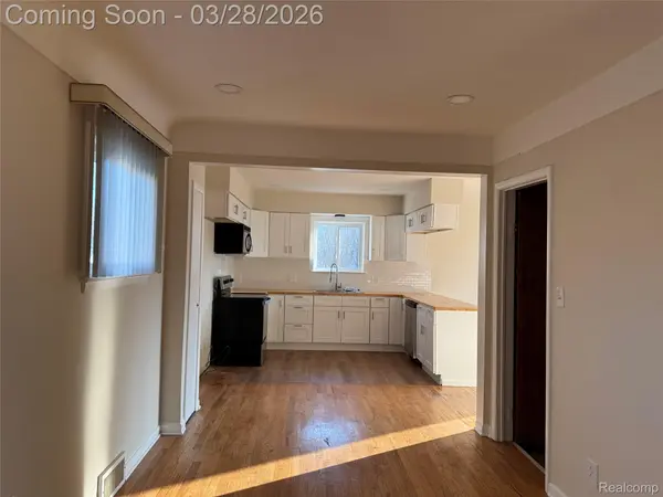 6326 Lathers ST, Garden City, MI 48135