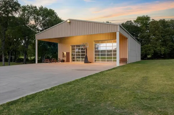 5168 Farm Road 196 N, Paris, TX 75462