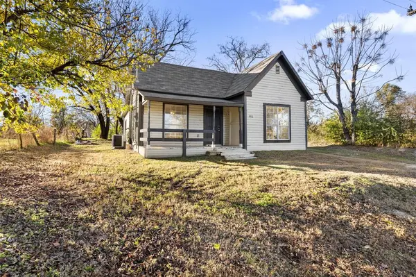 202 S Dunbar Lane, Emory, TX 75440