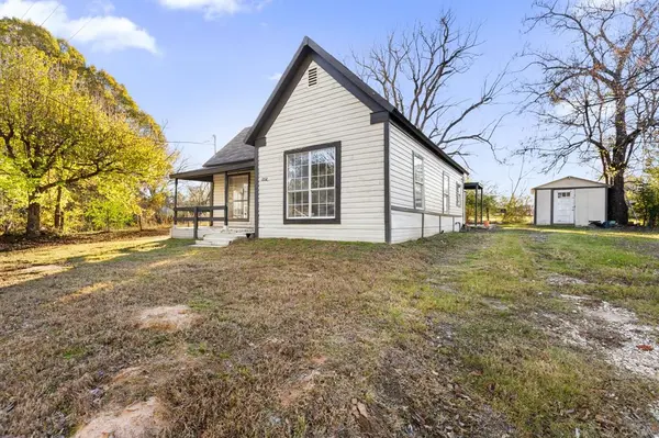 202 S Dunbar Lane, Emory, TX 75440