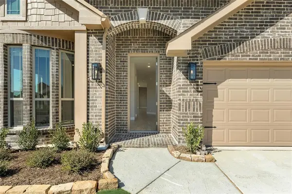 153 Claywood Drive, Glenn Heights, TX 75154