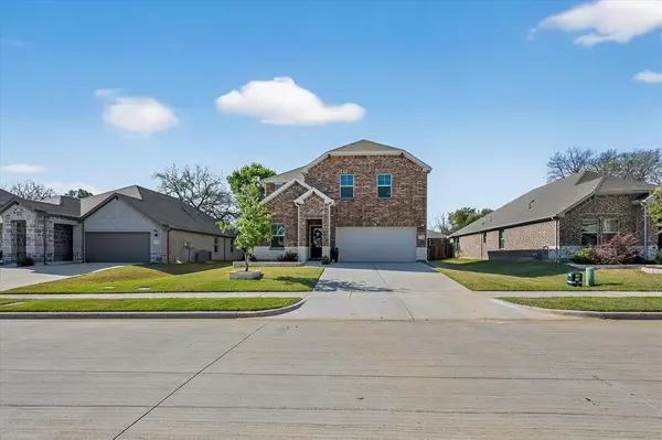 210 Briarwood Lane, Lake Dallas, TX 75065