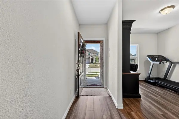 210 Briarwood Lane, Lake Dallas, TX 75065