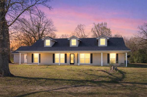 5215 State HWY 7 E, Center, TX 75935