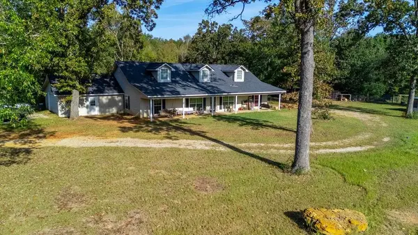 5215 State HWY 7 E, Center, TX 75935