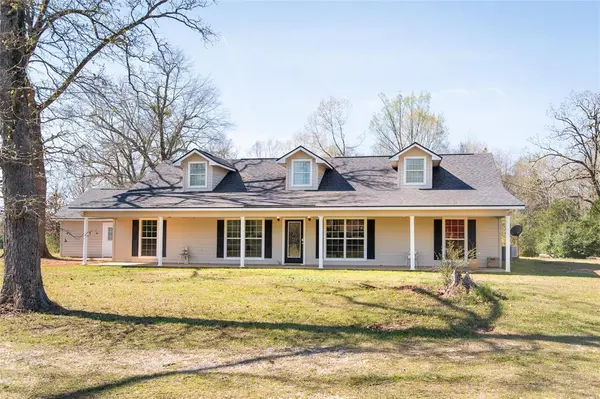 5215 State HWY 7 E, Center, TX 75935