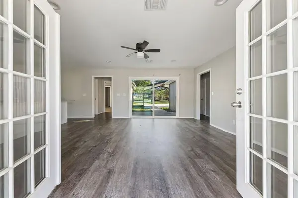 805 S 4th Street, Bonham, TX 75418