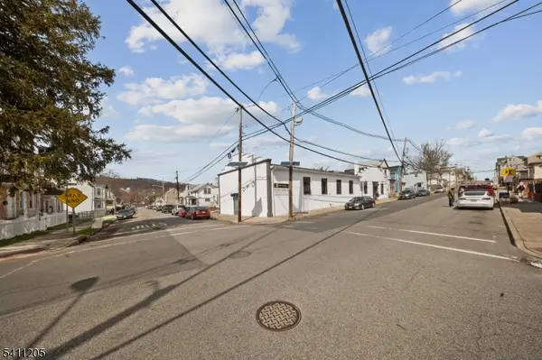 246 Paterson Ave, Paterson City, NJ 07502