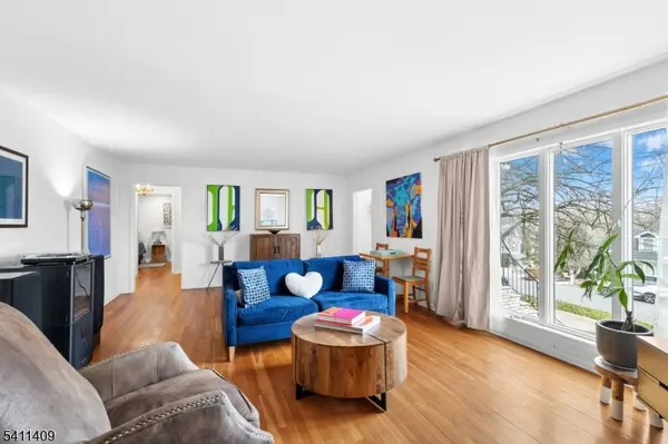 1060 Sunny Slope Dr, Mountainside Boro, NJ 07092