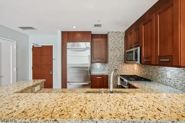 8100 River Rd #210, North Bergen Twp., NJ 07047