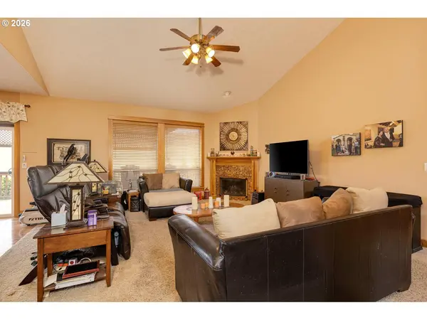 521 NW MT MAZAMA ST, Mc Minnville, OR 97128