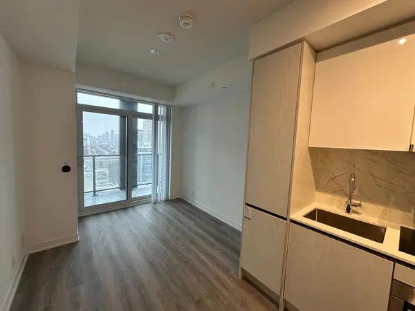 180 Front ST E #2715, Toronto C08, ON M5A 0A9