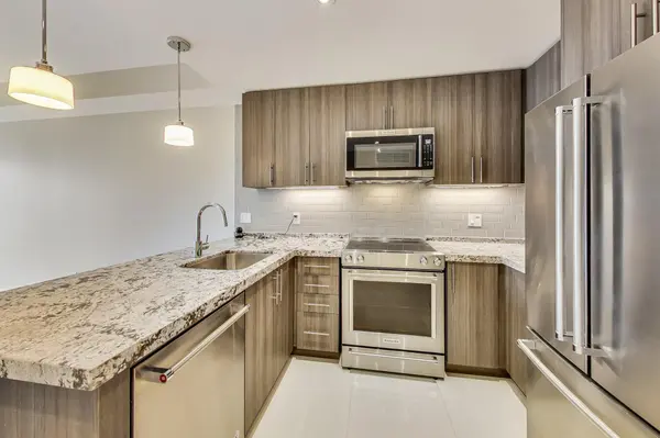 2A Queensbury AVE #304, Toronto E06, ON M1N 2X7