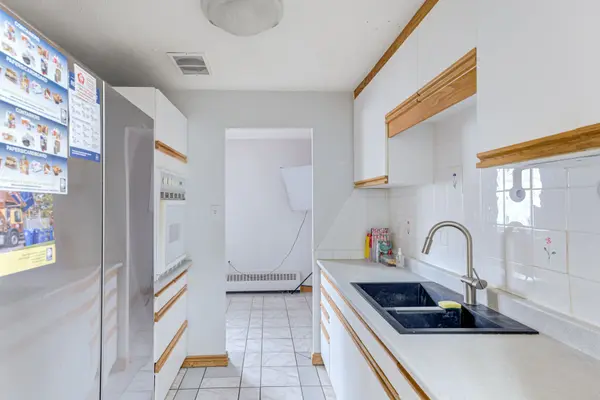 936 Glen ST #312, Oshawa, ON L1J 5Z7