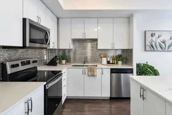 5279 Highway 7 RD #803, Vaughan, ON L4L 0J1