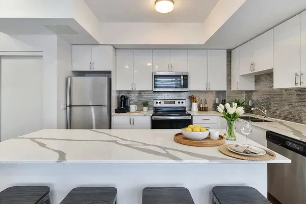 5279 Highway 7 RD #803, Vaughan, ON L4L 0J1