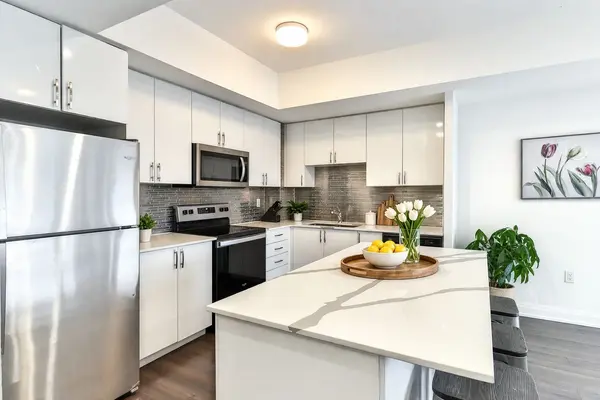 5279 Highway 7 RD #803, Vaughan, ON L4L 0J1