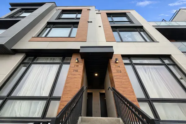 5 Steckley House LN #714, Richmond Hill, ON L4S 1M4