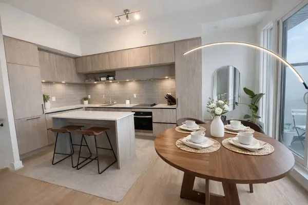 5 Steckley House LN #714, Richmond Hill, ON L4S 1M4