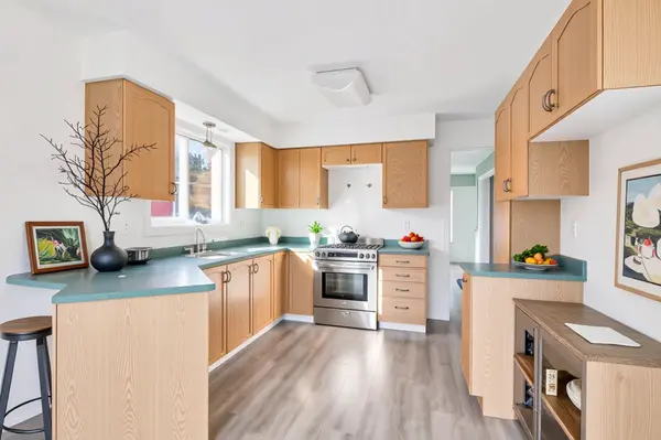 108 Kingsridge RD, Barrie, ON L4N 8K5