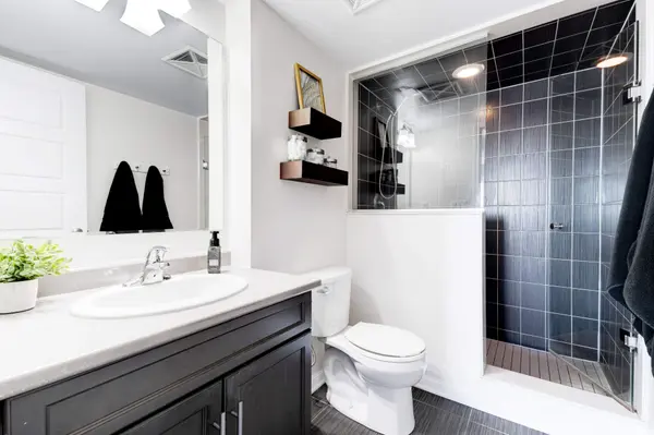 1045 Nadalin HTS #406, Milton, ON L9T 8R5