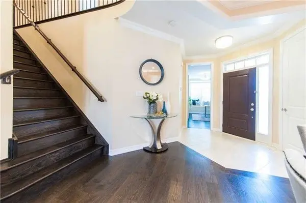 285 Sixteen Mile DR, Oakville, ON L6M 0V8