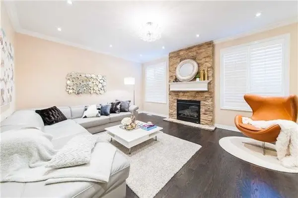 285 Sixteen Mile DR, Oakville, ON L6M 0V8