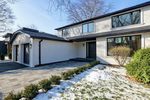 981 Valdese DR, Mississauga, ON L5C 2Z5