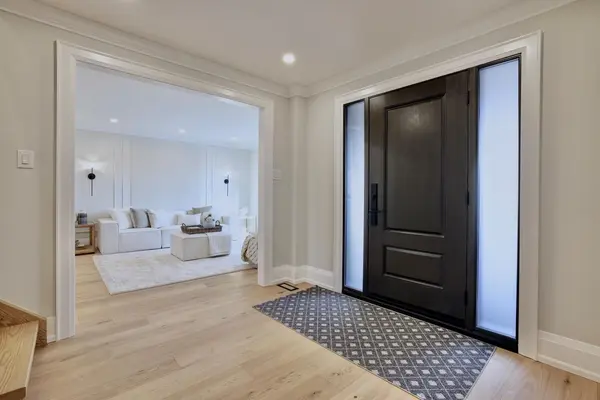 981 Valdese DR, Mississauga, ON L5C 2Z5