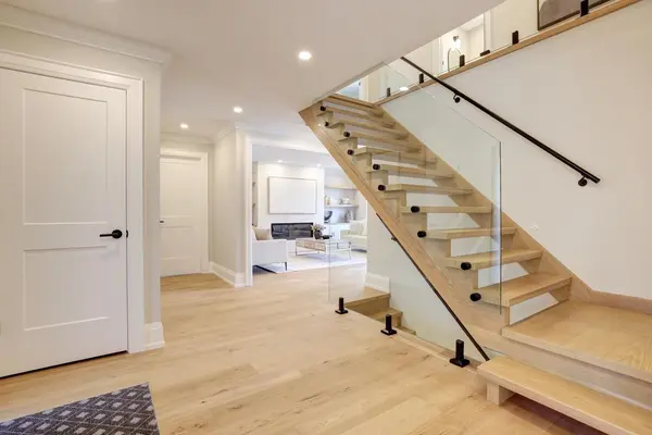 981 Valdese DR, Mississauga, ON L5C 2Z5