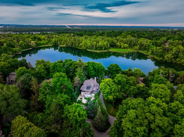 597 Mariposa AVE, Rockcliffe Park, ON K1M 0S3