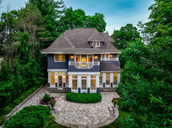 597 Mariposa AVE, Rockcliffe Park, ON K1M 0S3