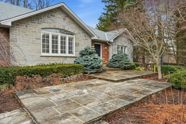 65 Jerseyville RD E, Hamilton, ON L9G 1K2