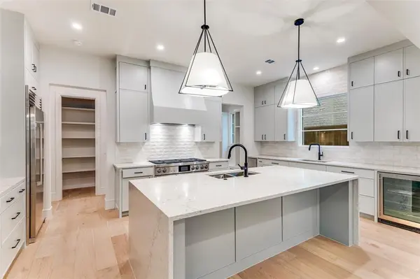 5501 Pershing Avenue, Fort Worth, TX 76107