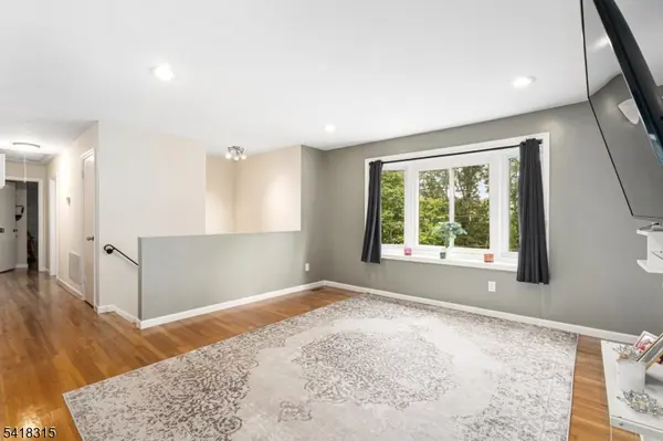 186 Tomahawk Trl, Byram Twp., NJ 07871