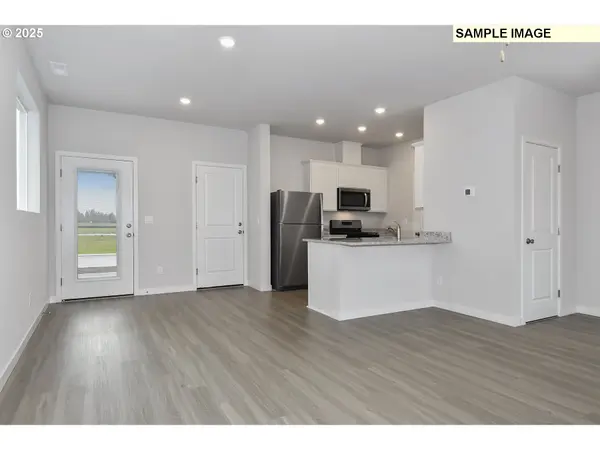 1211 PARKSIDE AVE, Woodburn, OR 97071