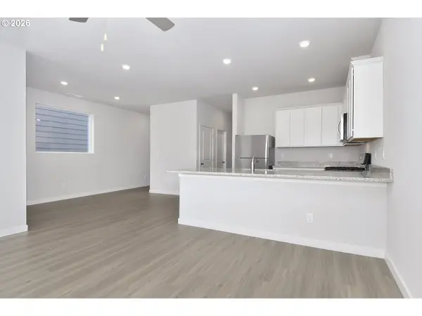 1215 PARKSIDE AVE, Woodburn, OR 97071