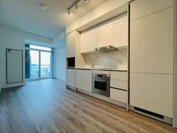 180 Front ST #3509, Toronto C08, ON M5A 0A9