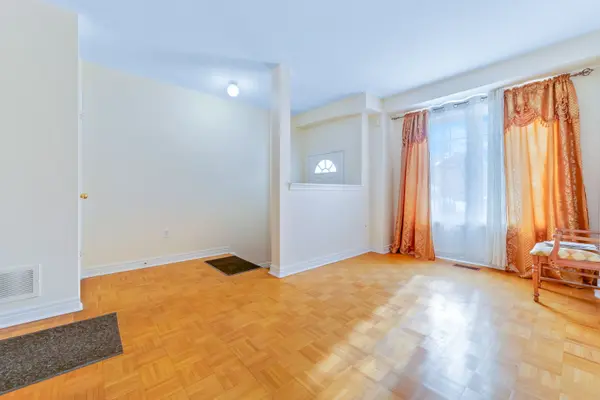 16B Gower ST, Toronto E03, ON M4B 3P5