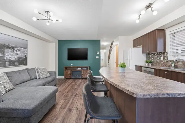 157 Meadowhawk TRL, Bradford West Gwillimbury, ON L3Z 0E3