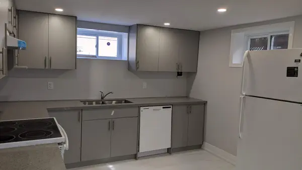 607 Weynway (Basement) CT, Oakville, ON L6L 4G8