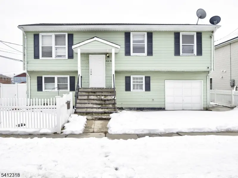 42 Mercer St, Carteret Boro, NJ 07008